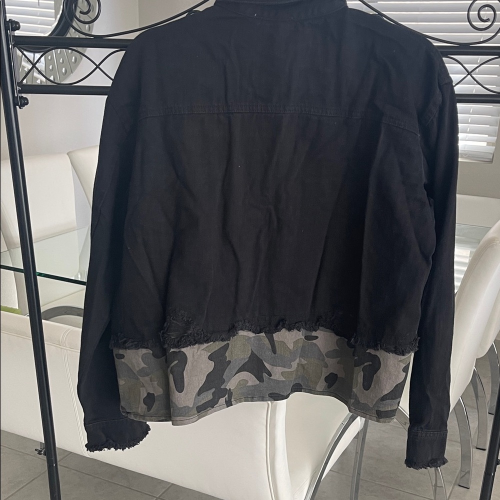 Umgee Black and Camouflage Jean Jacket - Picture 4 of 6